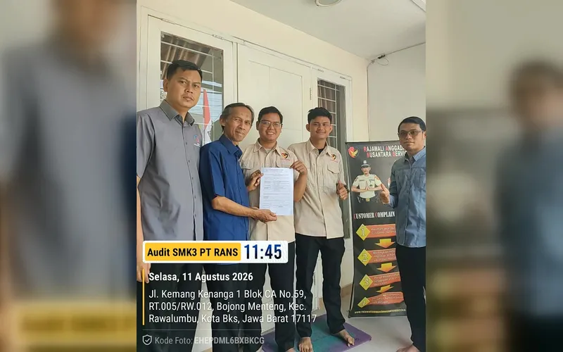Tim CLAN bersama manajemen perusahaan jasa pengamanan pada pelaksanaan audit SMK3 di Bekasi